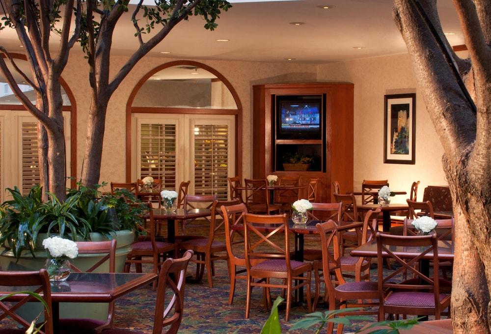 Embassy Suites By Hilton Houston Near The Galleria Екстериор снимка