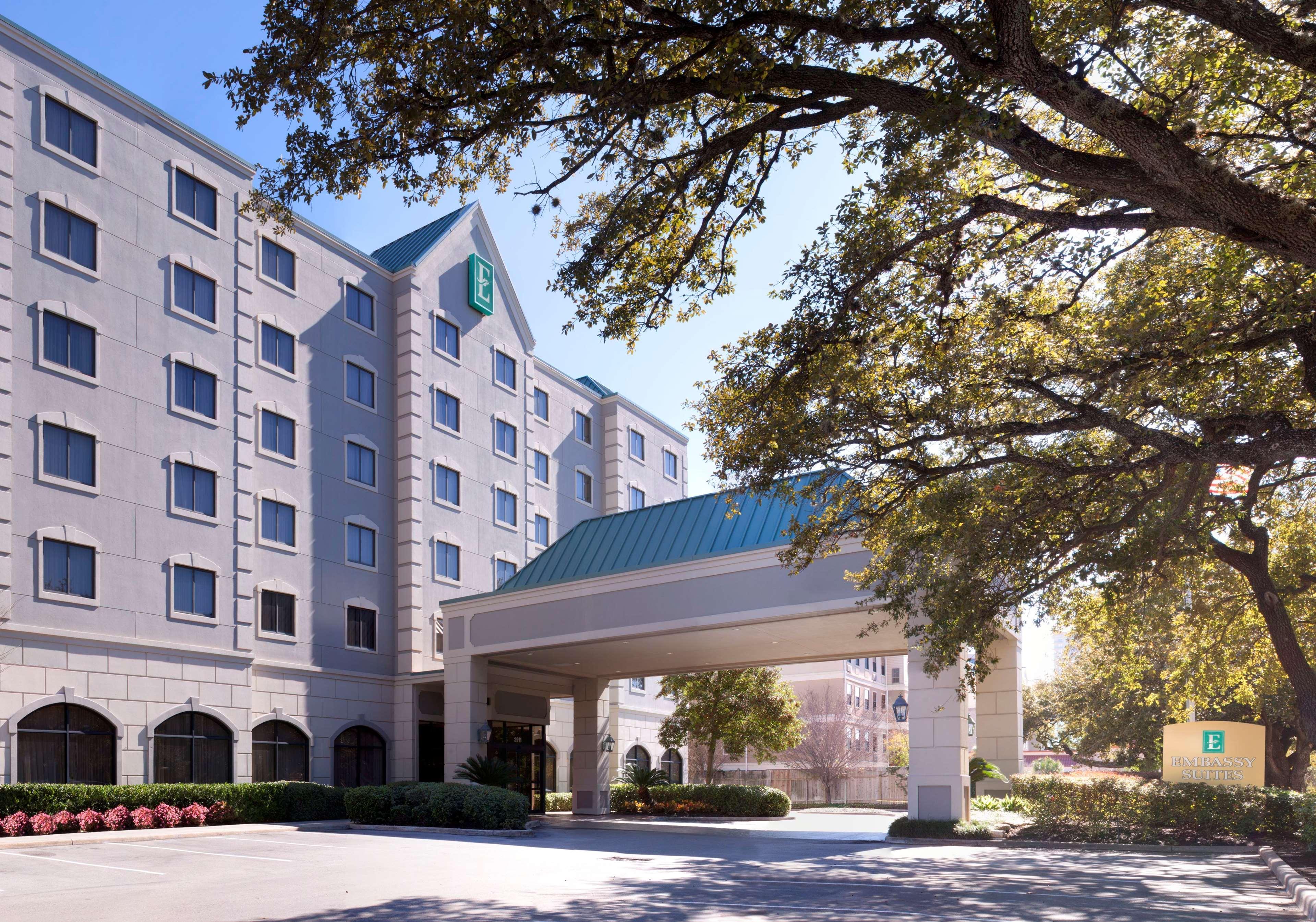 Embassy Suites By Hilton Houston Near The Galleria Екстериор снимка