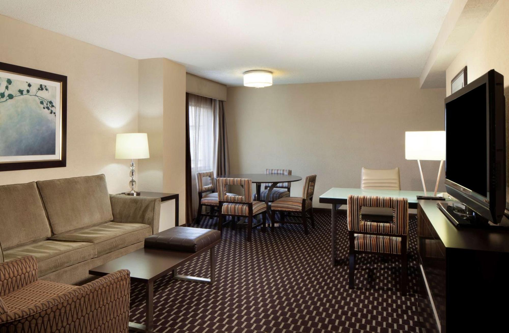 Embassy Suites By Hilton Houston Near The Galleria Екстериор снимка