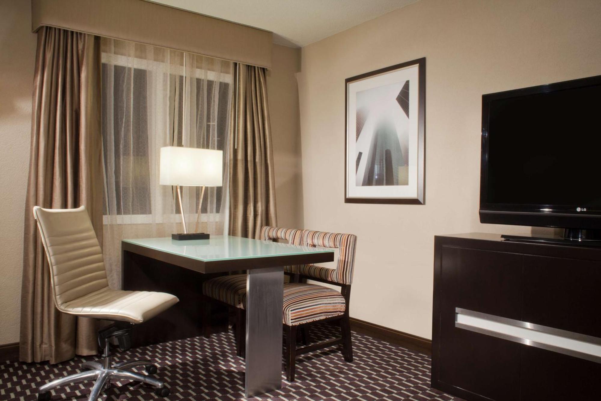 Embassy Suites By Hilton Houston Near The Galleria Екстериор снимка