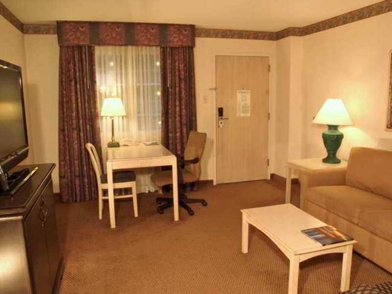 Embassy Suites By Hilton Houston Near The Galleria Стая снимка