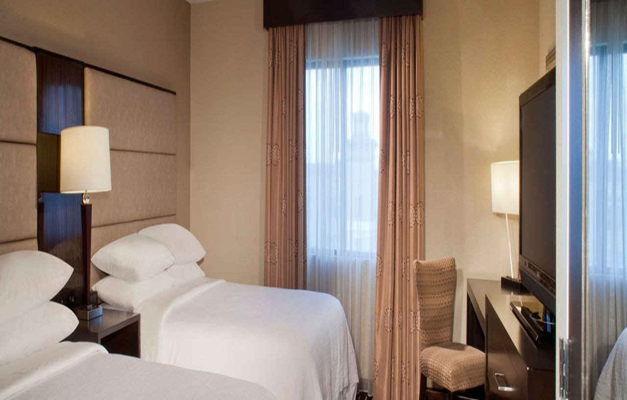 Embassy Suites By Hilton Houston Near The Galleria Екстериор снимка